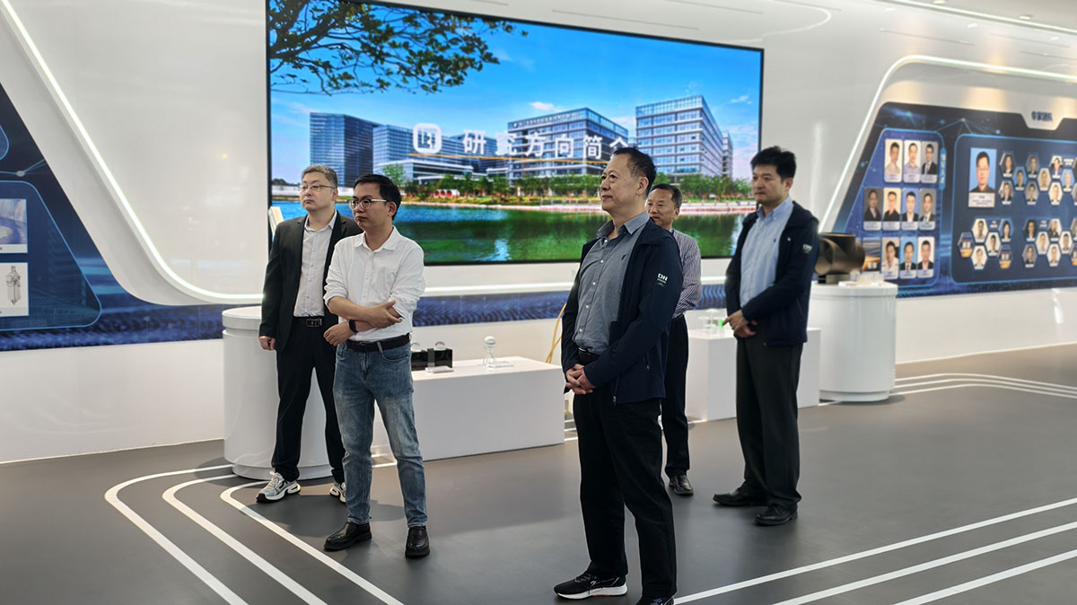 中科院宁波材料所激光极端制造研究中心主任李琳院士一行莅临中心座谈交流